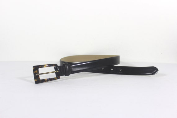 Tortoiseshell patent leather belt