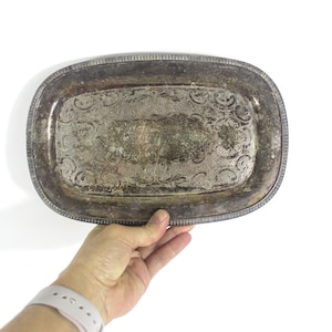 Petit plateau rectangulaire en métal argenté, assiette vintage, porte-objets, patine épaisse, anses, bijoux, porte-cartes de visite, présentoir
