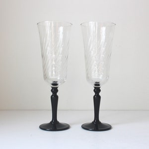 Pair of Two Black Onyx Stemmed Champagne Flutes Glasses, Optic Swirl, Luminarc France, Vintage Eighties Mimosa, Toasting, Brunch, Clear Bowl