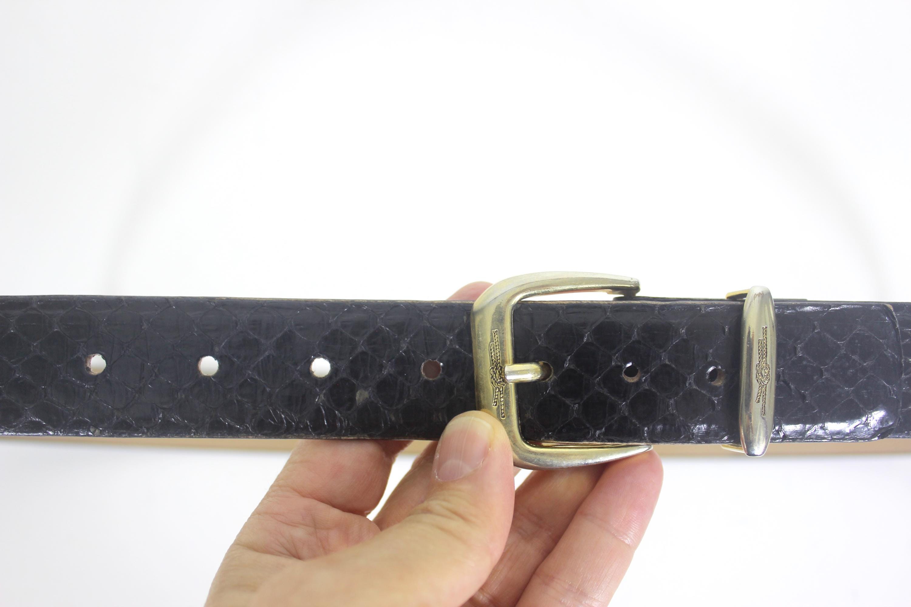 Vintage leather belt S black genuine reptile veritable gold tone buckle rare ? 1980s gold brass alligator buckle black leather belt  main image 4