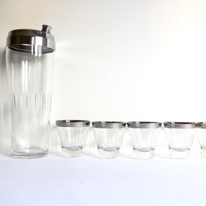 Cocktail Shaker Mid Century Modern Etched Glass with 5 Silver Rimmed and Etched Glasses Martini Large Mixer MCM Set Bar Cart Styling Vintage