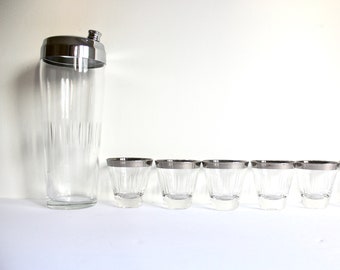 Cocktail Shaker Mid Century Modern Etched Glass with 5 Silver Rimmed and Etched Glasses Martini Large Mixer MCM Set Bar Cart Styling Vintage