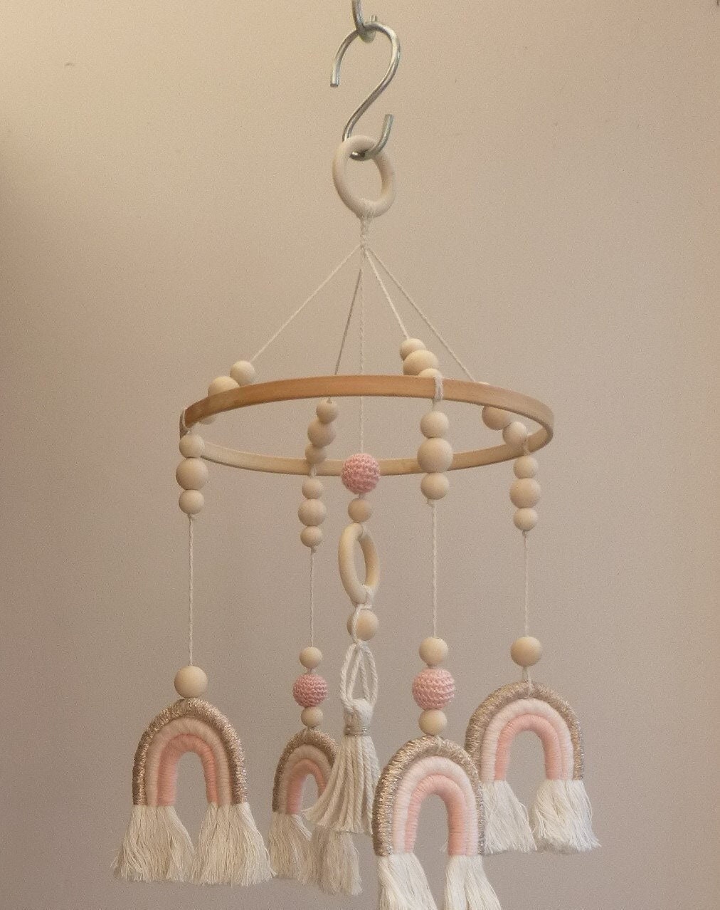 Macramé Lustre/Déco Macramé et Bois Style Boho/Pépinière/ Mobile Bébé Arc-En-Ciel Rose