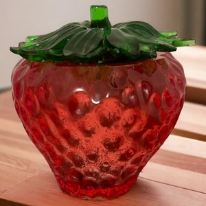 Resin strawberry jar with lid