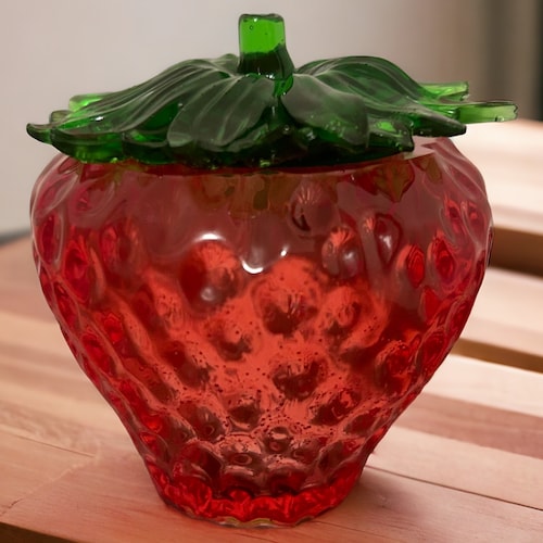 Resin strawberry jar with lid