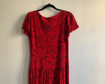 Vestido de cintura baja estilo años 80 y 40