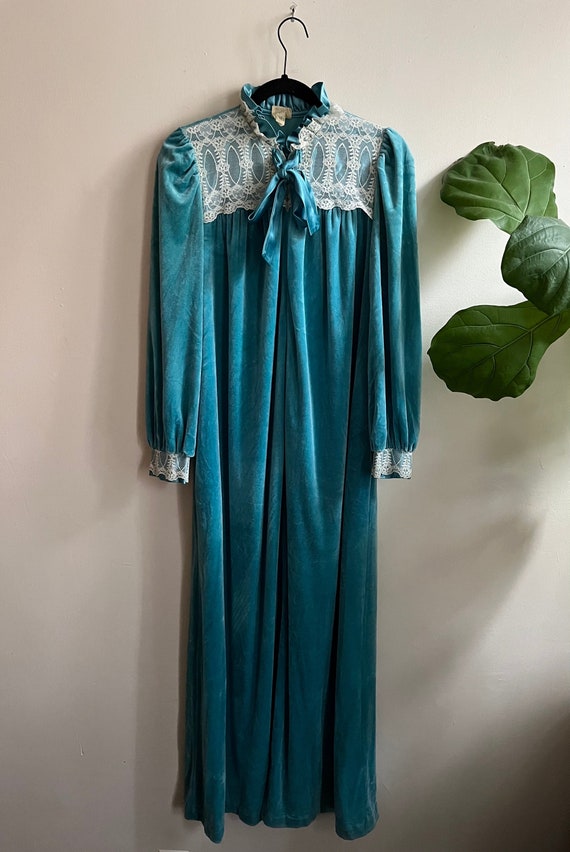 Vintage 1970s Blue Velvet Nightdress Small