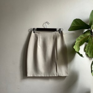 Vintage 1980s Beige Mini Skirt w/ Slit Small