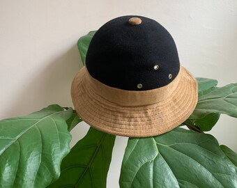 Vintage 1960s Adolfo Black Wool Wide Brim Hat With Daisies  display picture 1