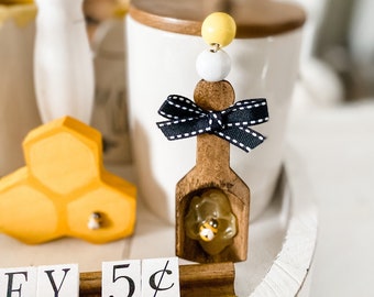 Honey scoop, bee decor Scoop, Bee mini Decor, Easter Tiered Tray Decor, Farmhouse Bee Decor