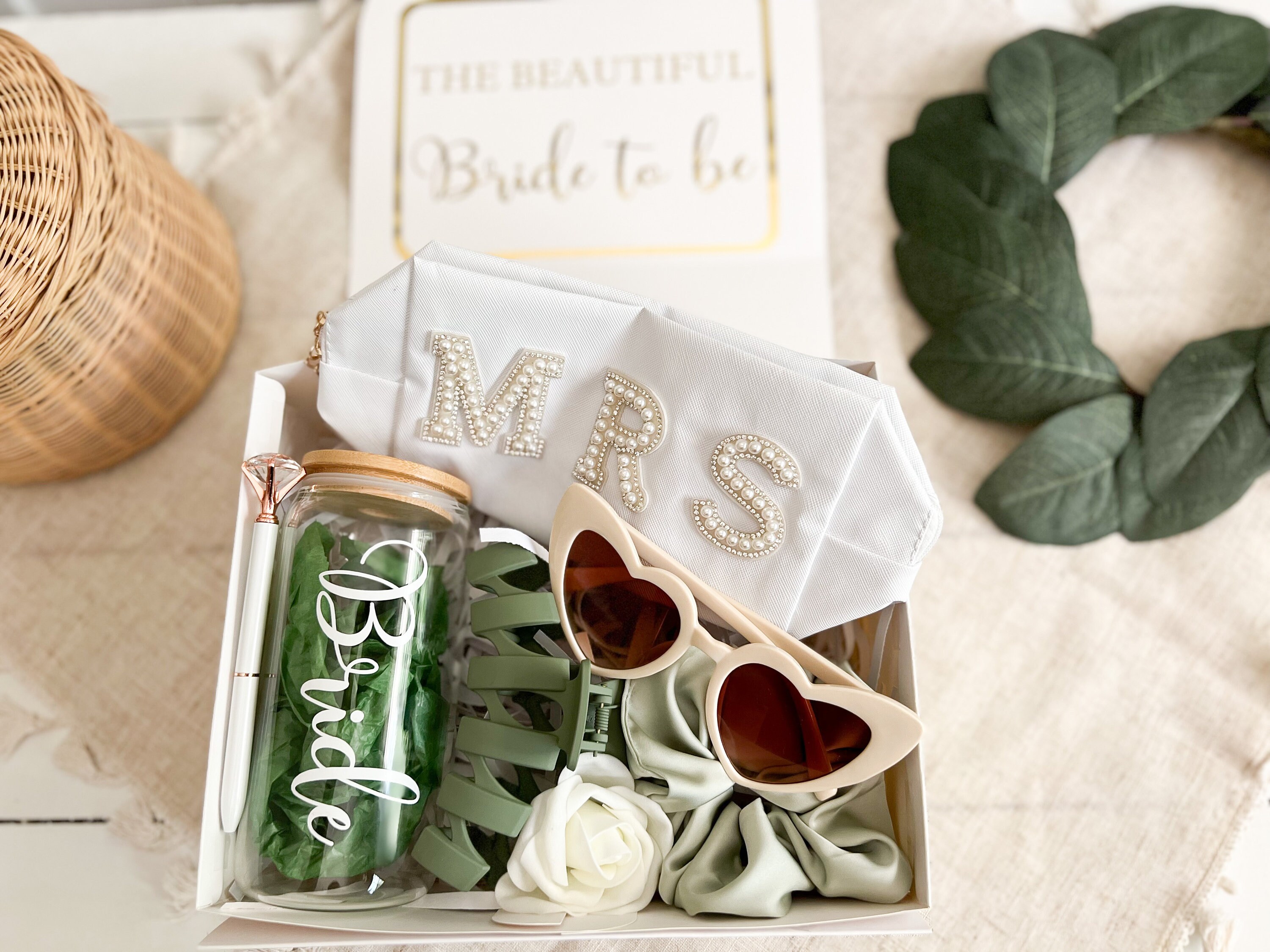 Wedding gift box ideas for bride | Honestweddingadvice.com