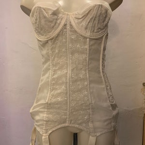 corset bra bridgerton