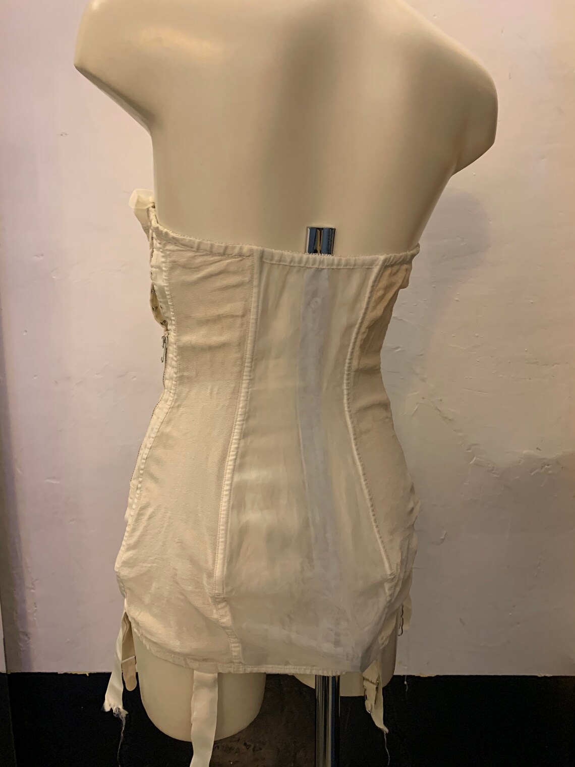 corset bra bridgerton