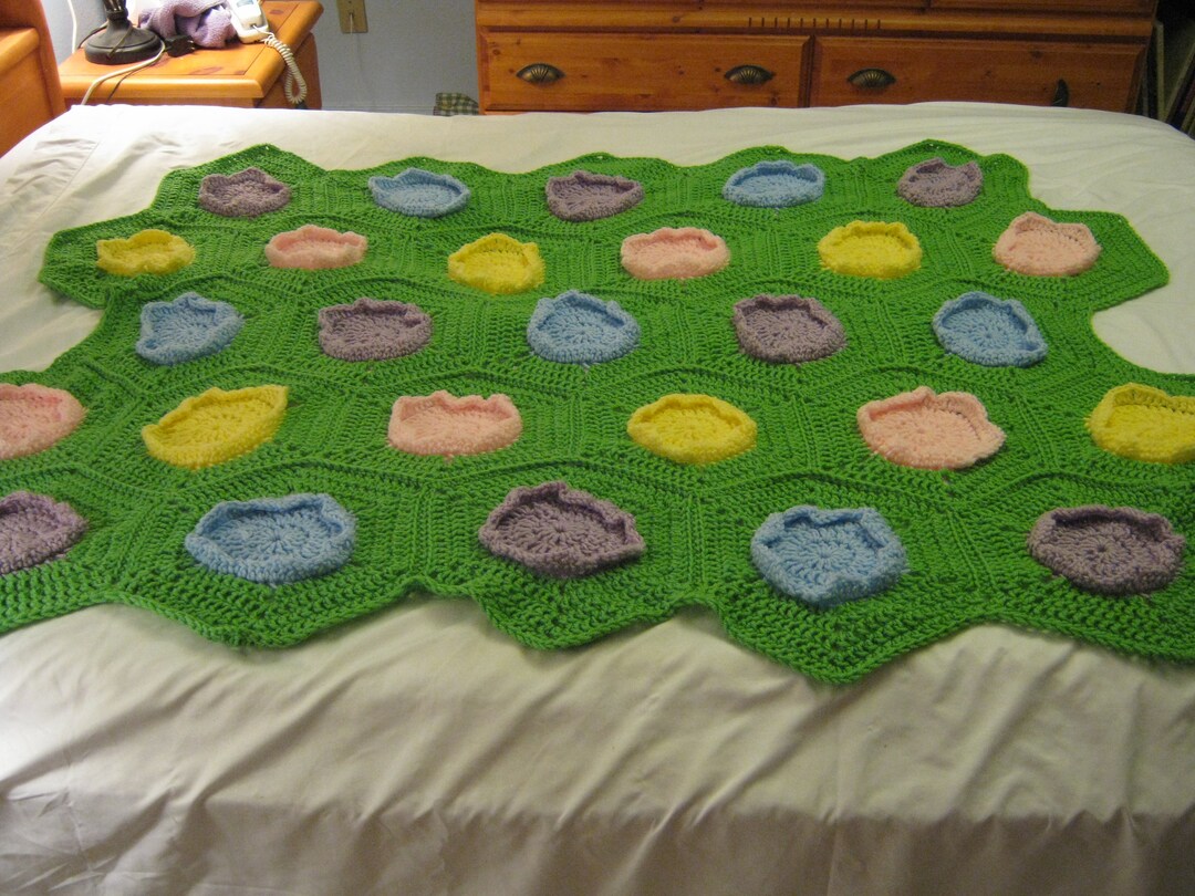 Crocheted Lap Robe Crocheted Flower Afghan: Green Lap Robe or Bedspread - Etsy
