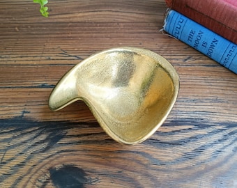 Messingkerzenhalter für Säulenkerze, 60er Vintage-Kerzeninhaber, massiver Kerzenhalter, brutalistische Form