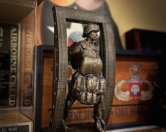 Female US Army Jumpmaster Statue: 82nd Airborne Military Art