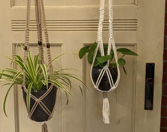 Panier suspendu en macramé • suspension de plantes • jardinière • hippichique • style bohème • panier de plantes • décoration florale • cadeau pour petite amie