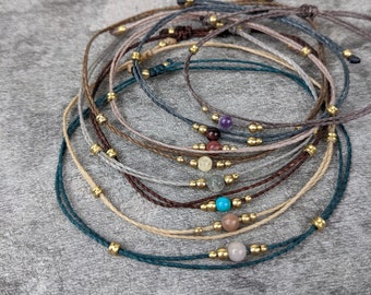 Bracelet de cheville délicat avec pierres précieuses • Phuket • bijou de pied minimaliste avec perles en laiton au look hippie comme idée cadeau pour les femmes