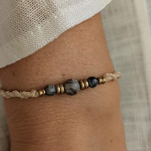Boho Edelstein Armband mit Geburtssteinen • Langkawi • Makramee Freundschaftsarmband mit Heilsteinen als personalisiertes Geschenk für Frau