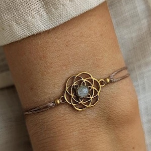 Personalisiertes Makramee Mandala Armband • Seoul • minimalistisches boho Armbändchen mit Edelsteinperle als Geschenk für die Frau