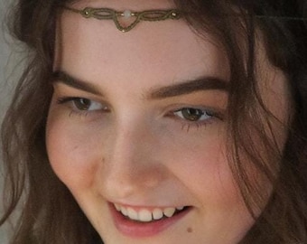 Tiara minimalista de macramé • Vieng • joyería de hadas delicada y personalizada