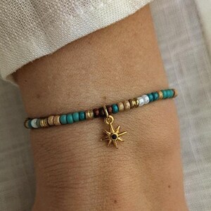 buntes personalisiertes Ethno Perlenarmband • Colorado • Rocailles Armband mit Anhänger 24 Karat vergoldet als Bettelarmband Geschenk