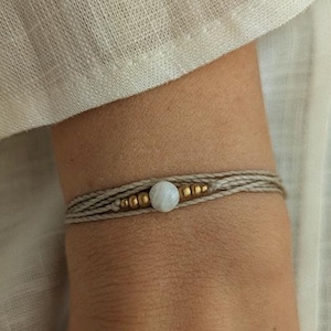 personalisiertes Geburtsstein boho Armband • Rosario • minimalistisches Freundschaftsarmband mit Edelsteinperle als Geschenkidee für Frauen
