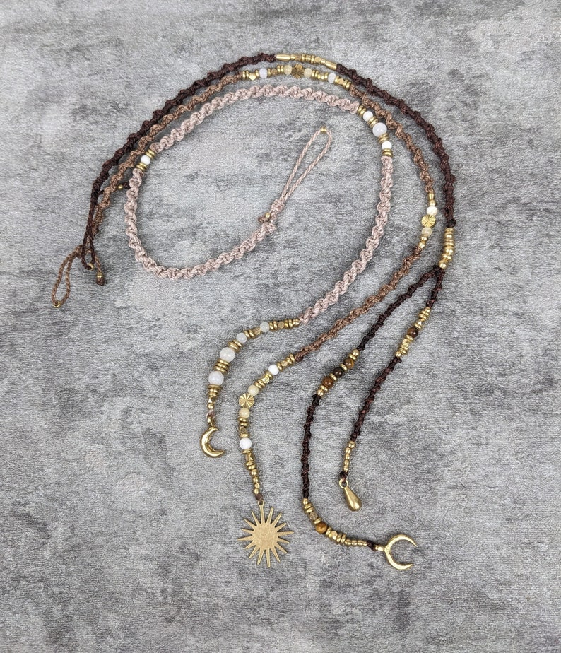 Edelstein hairwrap oder dreadschmuck im gipsy style. ethno haarschmuck mit holzperlen und dreadschlaufe personalisiert in farbe und länge. boho haarschmuck