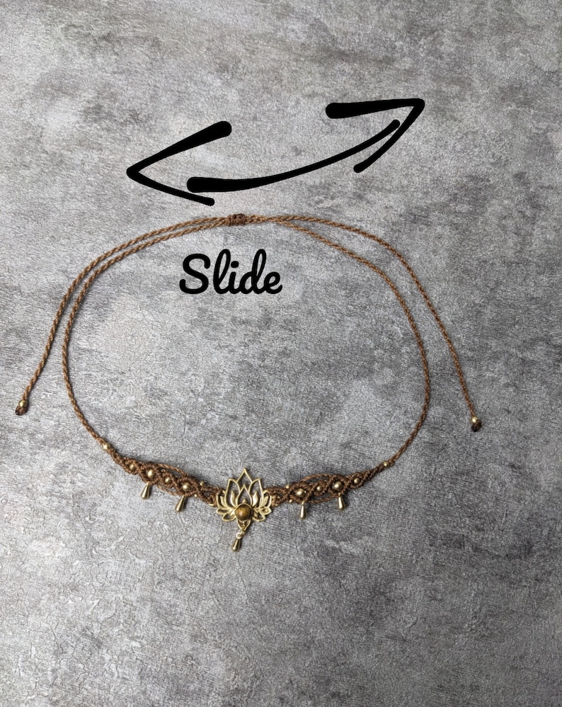 Makramee choker mit einem Messingornament mit edelsteinperle und Tropfen im boho stil