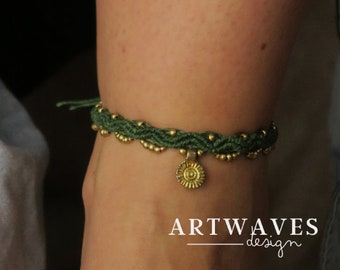 Personalized sun anklet • Calama • Macrame anklet with golden brass beads in a festival look