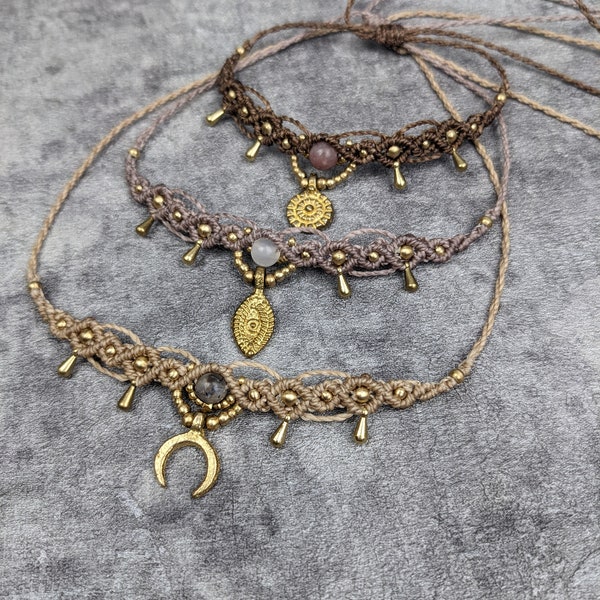 Romantischer Makramee Choker • Moon • tropfen Choker mit Messingornament und Edelsteinperle im Bohemianstyle als Geschenkidee für Damen