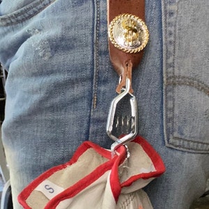 Glove clip