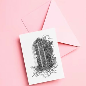 Ventana gótica dibujada a mano grafito arquitectónico tarjeta de felicitación en blanco o tarjeta de cumpleaños