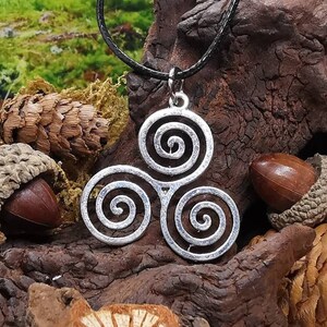 Celtic triskelion jewelry hotsell