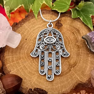 Mano de Amulet Hamsa Ornate dibujada a mano de Fátima con un ojo y