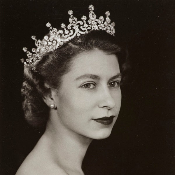 Queen Elizabeth II Portrait | Iconic Queen Elizabeth Print | Royal Jubilee | Wall Art | Poster | Gallery Wall | Iconic Princess Art