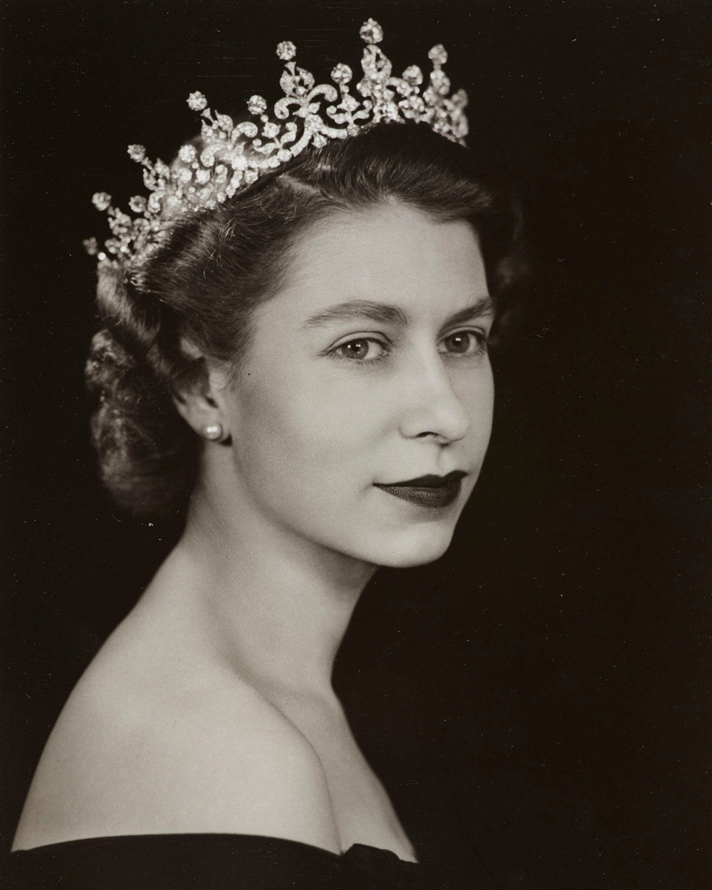 Queen Elizabeth II Portrait Iconic Queen Elizabeth Print Royal Jubilee ...