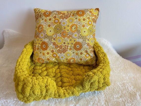 Crochet Dog or Cat Bed and Pillow Set