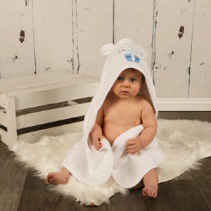 Luxury Hooded Baby Towel with Cute Ears – Personalized Embroidered Baby Shower Gift – Super Soft & Cozy