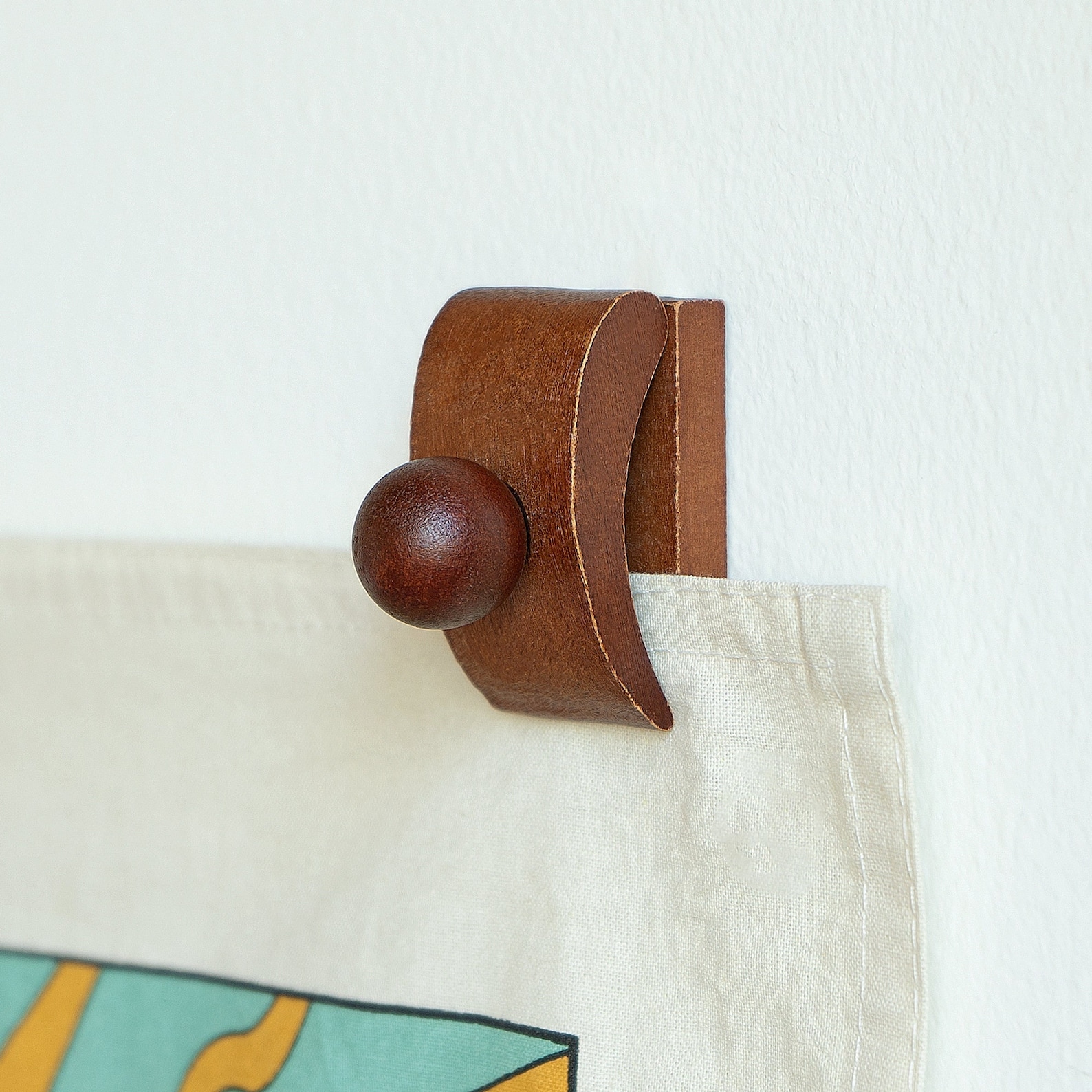 Quilt hangers for wall hangings, Tapestry Hanger Wooden Clips for Quilts and Rugs Display - Brown