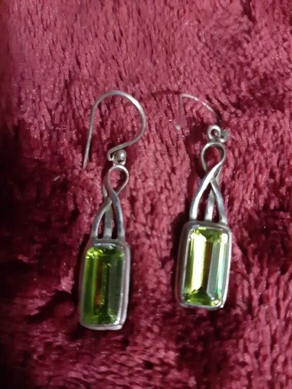 Beautiful vintage 925 silver earrings with green s