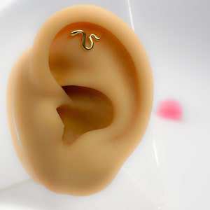 Piercing a forma di serpente in argento 925 placcato oro, modello Helix #111, mini animale