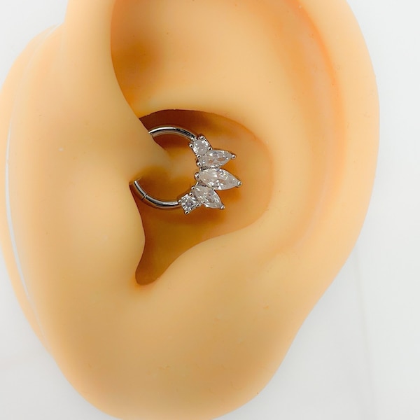 Daith Piercing #126 hoop crystal Chirurgen stahl flower septum Ohrring boho rock clicker Klick Verschluss