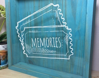 素朴なチケットシャドーボックス：手作りの松材製記念品ホルダー