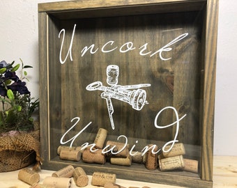 Caja de sombras para corchos de vino hecha a mano: madera de pino rústica 'Uncork Unwind'