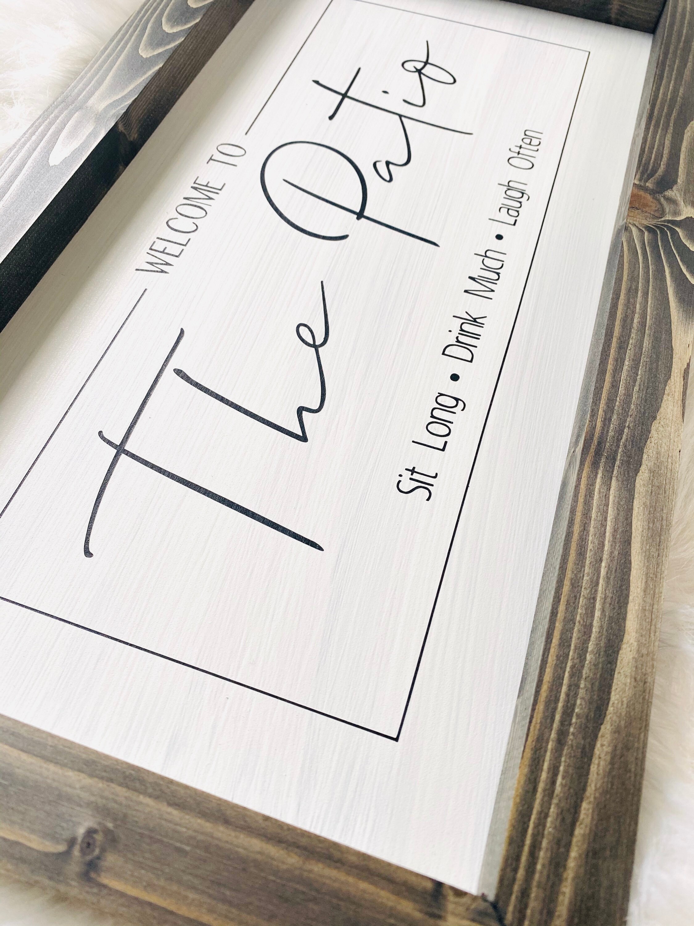 Bienvenido al patio hecho a mano de madera signo decoración | Etsy