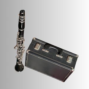 Vintage Selmer Signet Clarinet with Yamaha Bell - Hard Case Included