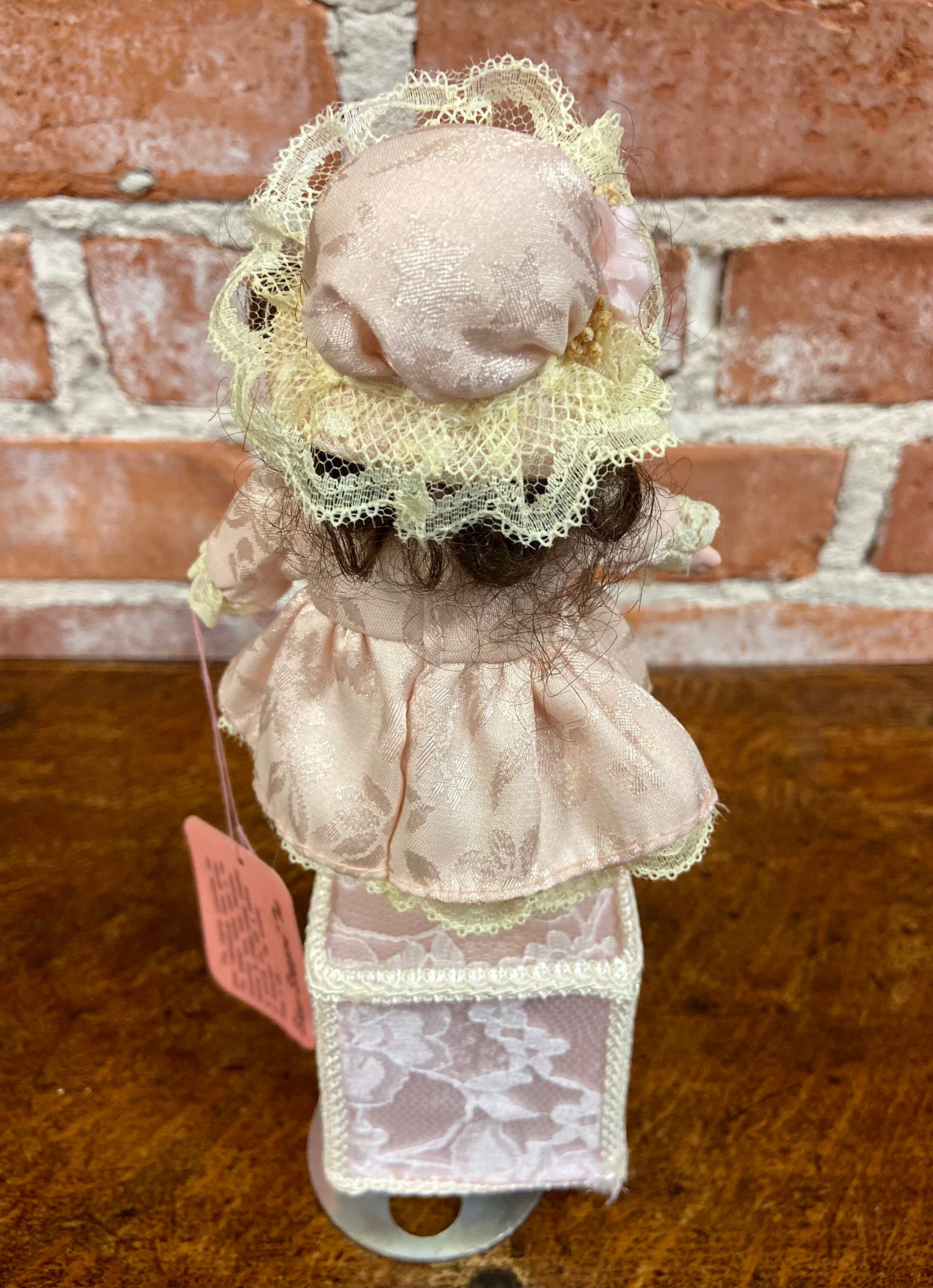 Poupée Musicale Vintage En Porcelaine - Fabrication Française - 28 Cm - Bon état