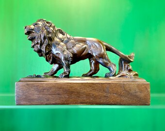 PDJ711 Majestic Lion in frame Yankee Forge Carved Wood Look LION Resin Sculpture PDJ711 Majestic Lion in frame Yankee Forge Carved Wood Look LION Resin Sculpture