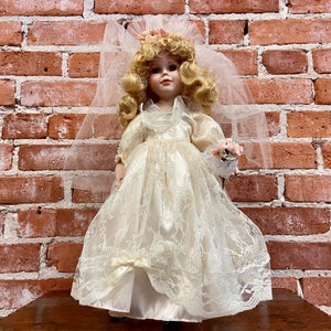 Vintage Porcelain Bride Doll: Hand-Painted Collectible, 16&quot;, New In Box